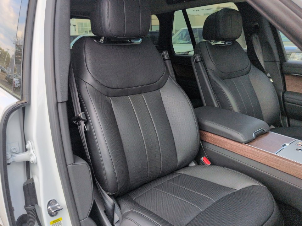 New 2025 Land Rover Range Rover SE AWD/4WD image 28