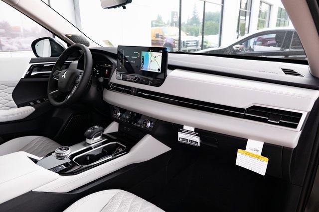 New 2025 Mitsubishi Outlander AWD image 31