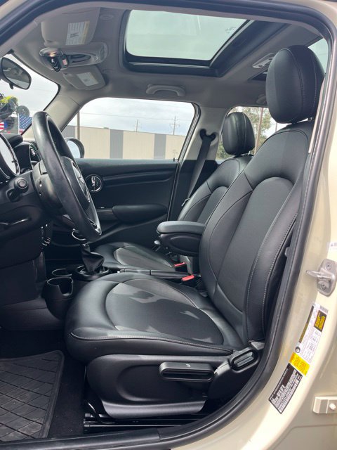 Used 2018 MINI Cooper 4-Door Hardtop FWD image 25
