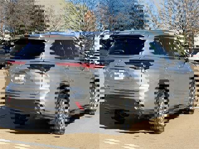 Used 2022 Toyota Highlander Limited image 4