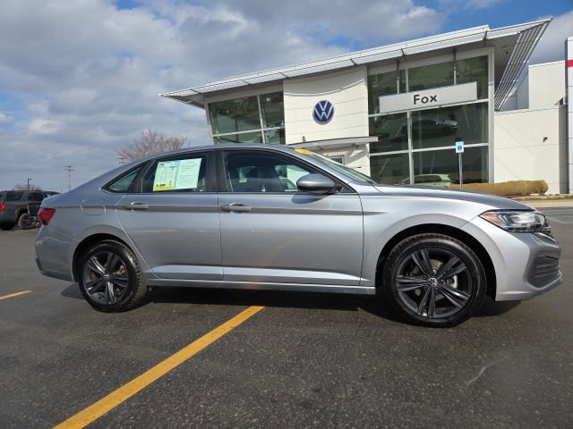 Used 2023 Volkswagen Jetta SE w/ Panoramic Sunroof Package