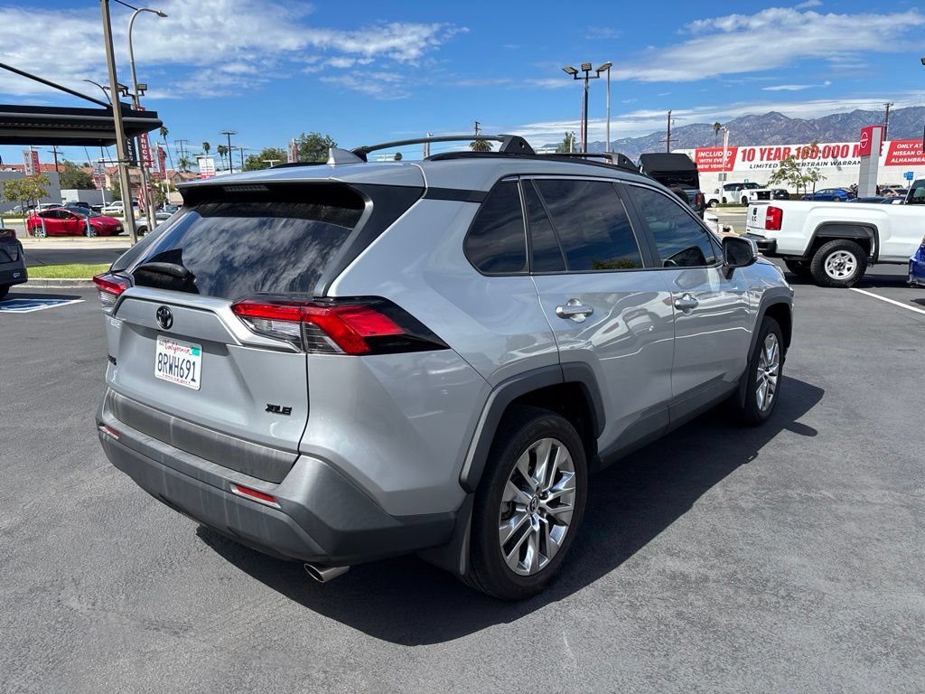 Used 2020 Toyota RAV4 XLE Premium w/ Carpet Mat Package FWD image 5