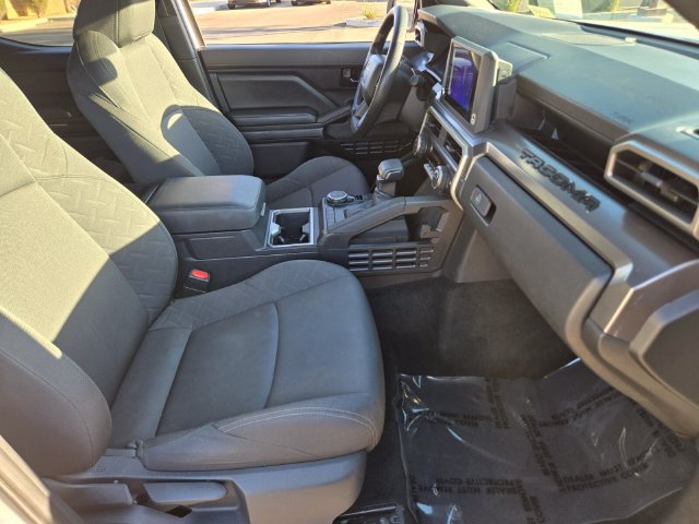 Used 2025 Toyota Tacoma SR5 AWD/4WD image 18
