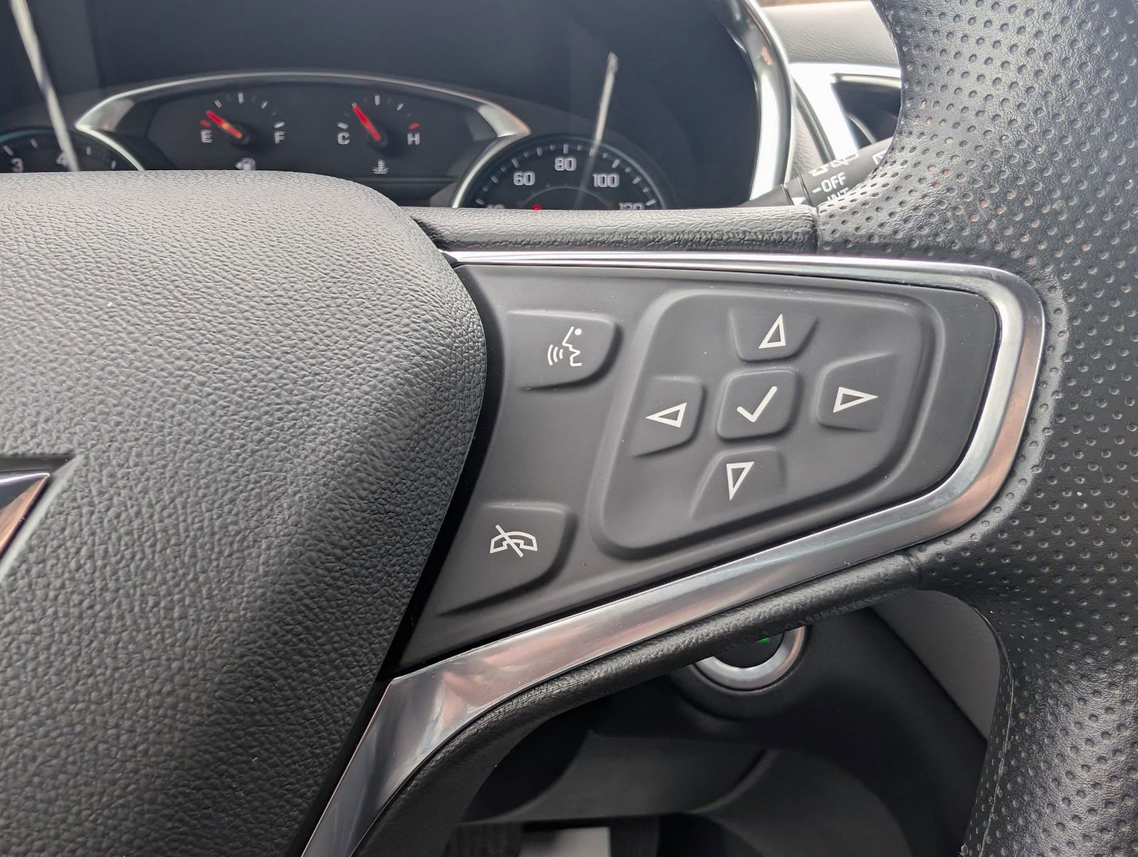 Used 2024 Chevrolet Equinox LS w/ LS Convenience Package image 14