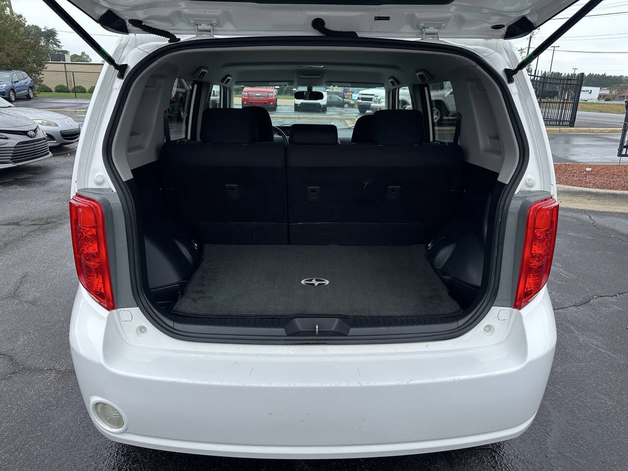 Used 2008 Scion xB FWD image 9