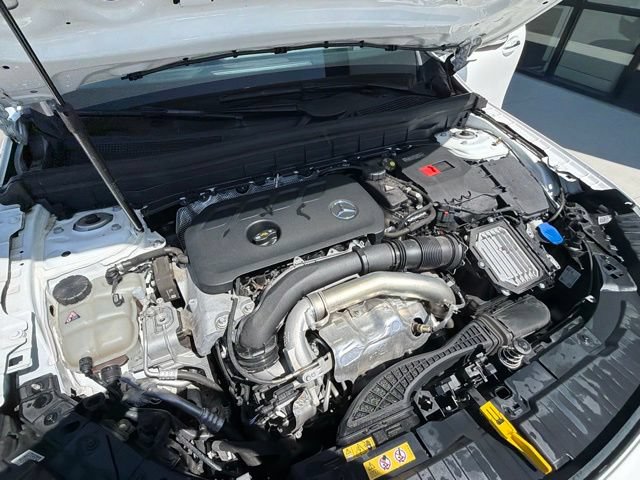 Used 2025 Mercedes-Benz GLB 250 4MATIC image 24