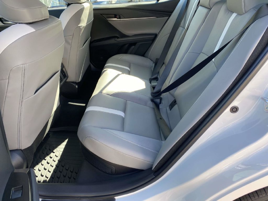 New 2026 Toyota Camry Hybrid FWD image 12