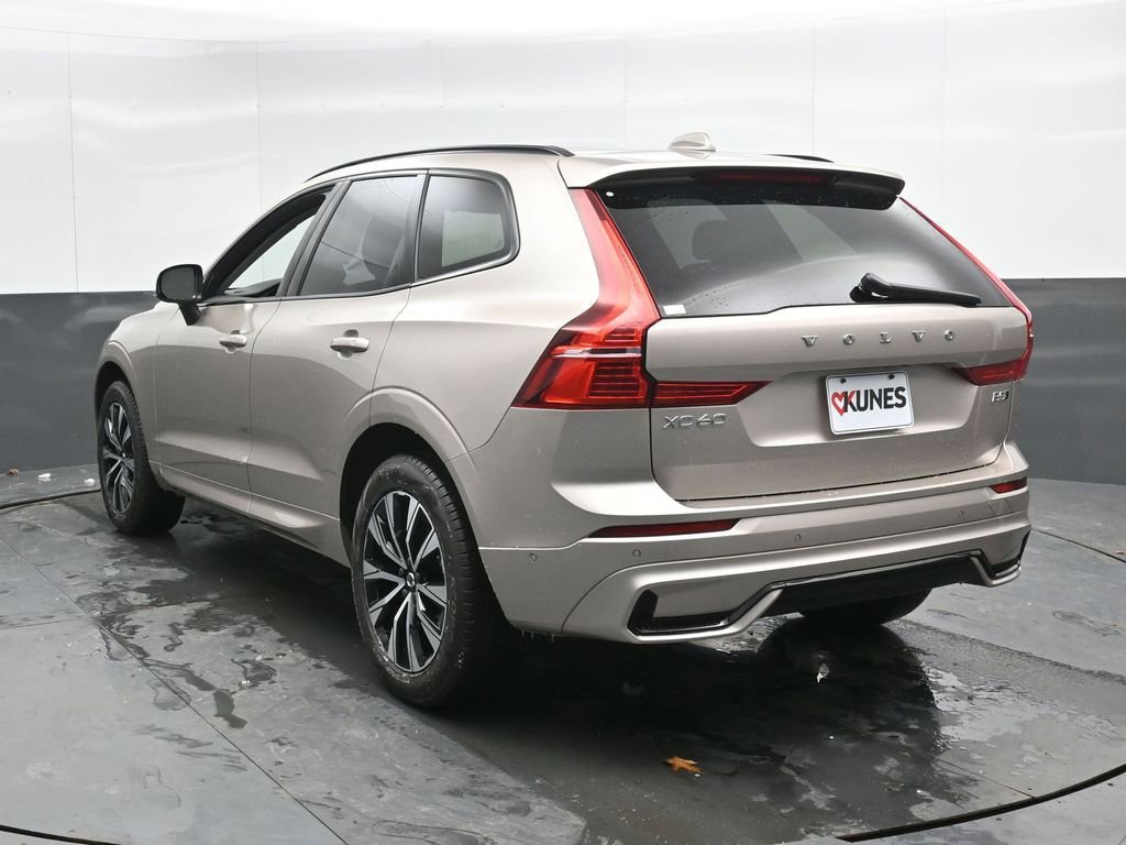 Used 2025 Volvo XC60 B5 Plus image 10