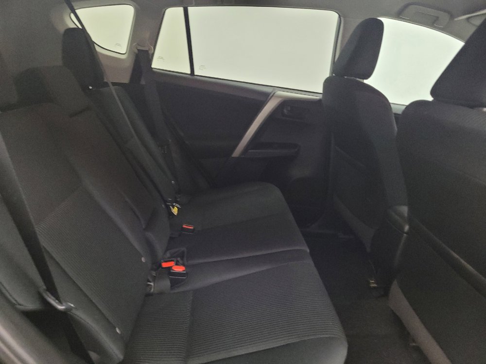 Used 2018 Toyota RAV4 LE FWD image 19