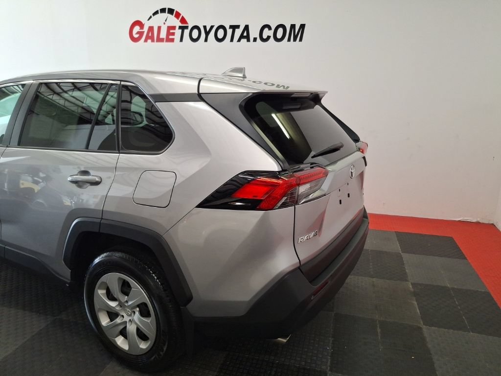 Used 2024 Toyota RAV4 LE AWD/4WD image 7