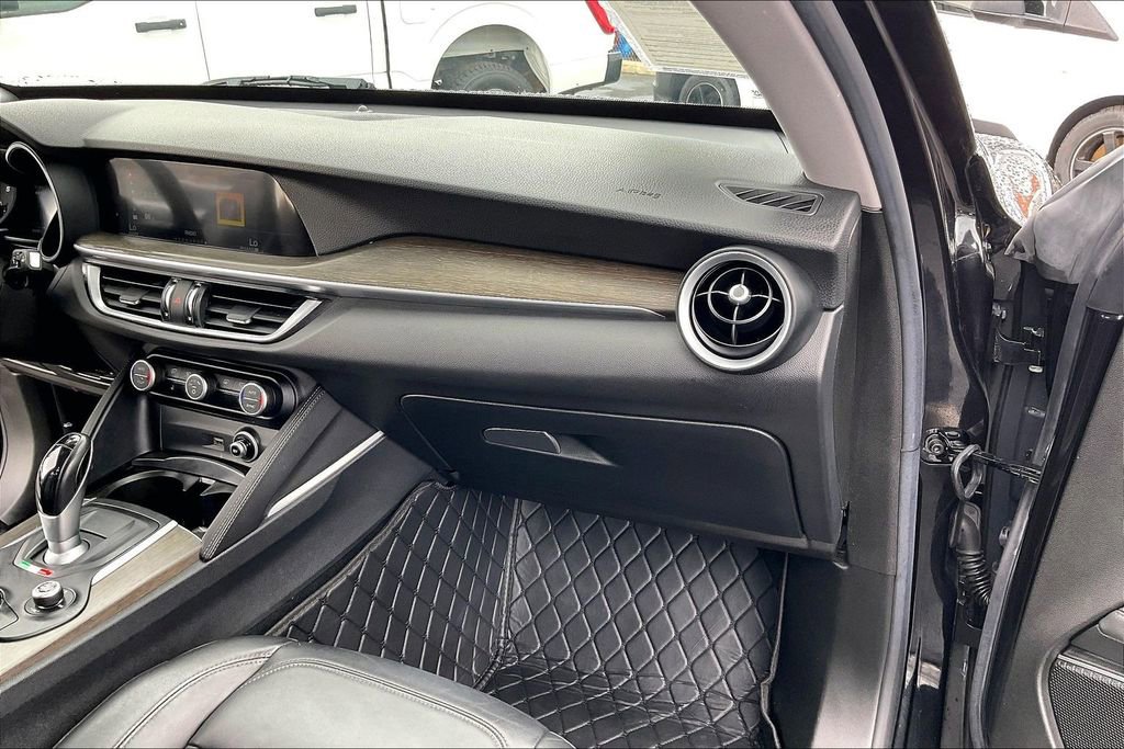 Used 2018 Alfa Romeo Stelvio Ti AWD/4WD image 15