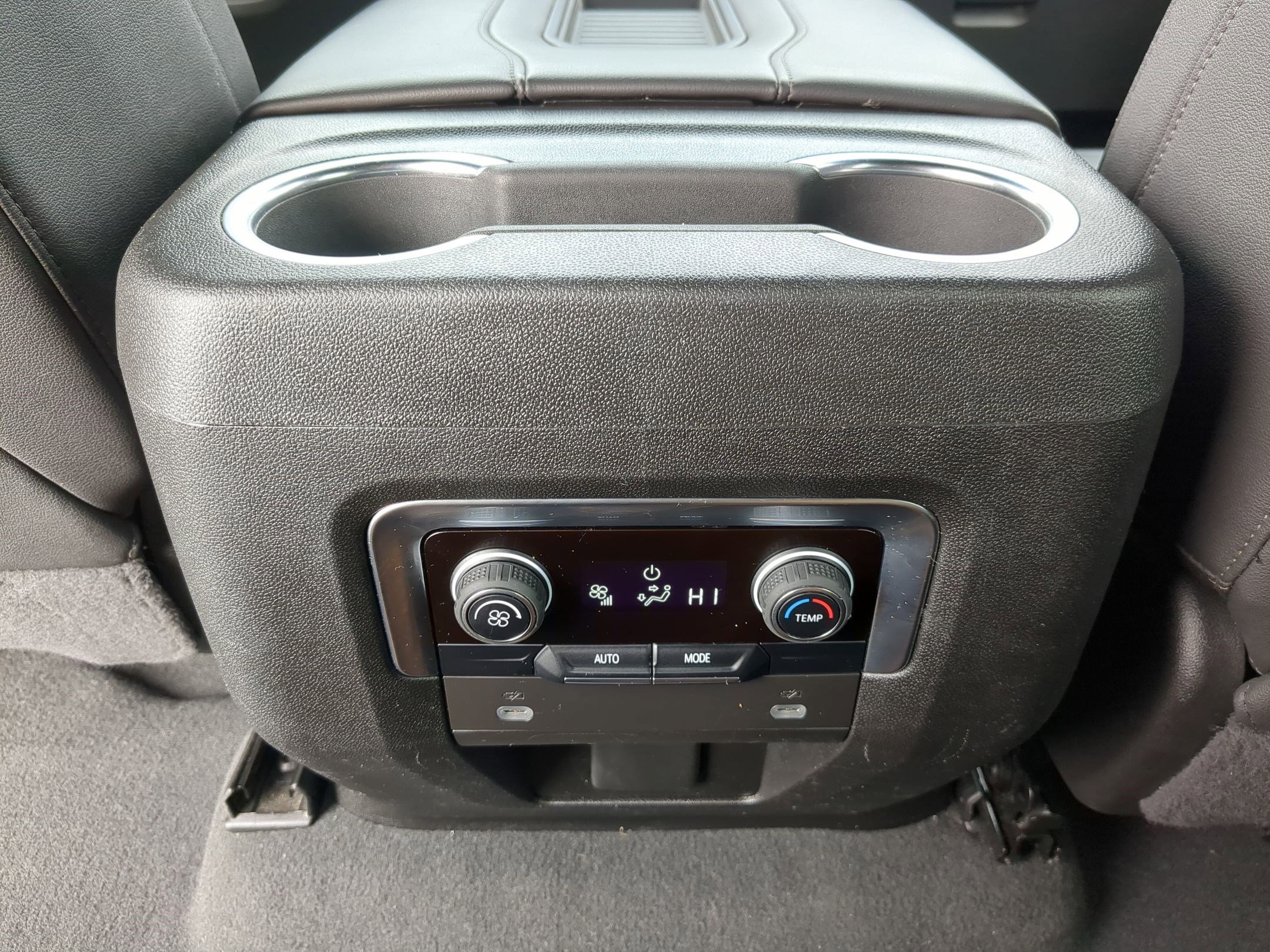 Used 2024 Chevrolet Suburban LT image 28