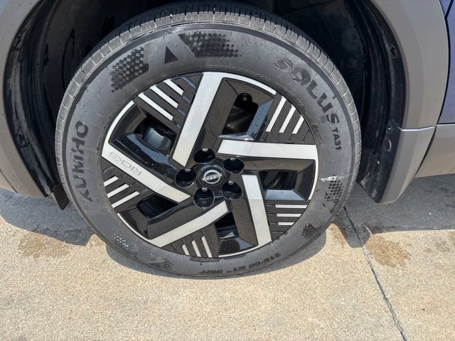 Certified 2025 Nissan Kicks SV FWD image 11