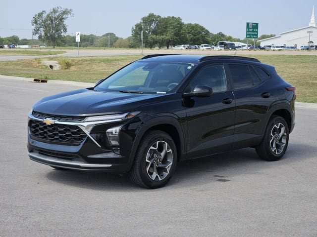 Used 2026 Chevrolet Trax LT FWD image 3