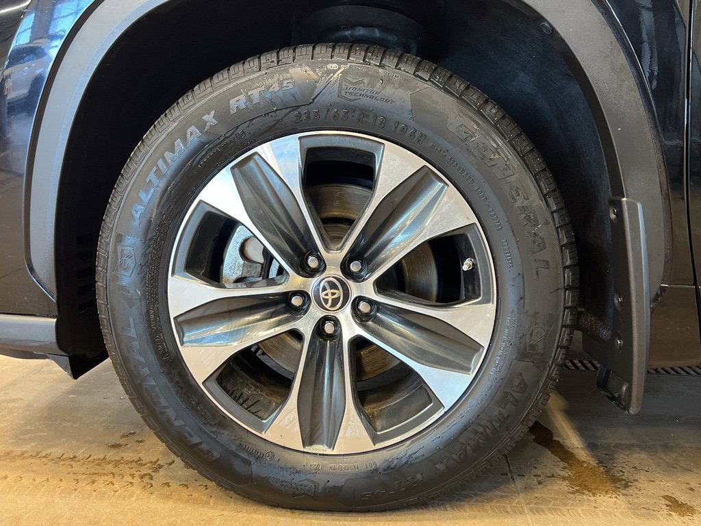 Used 2020 Toyota Highlander XLE image 8