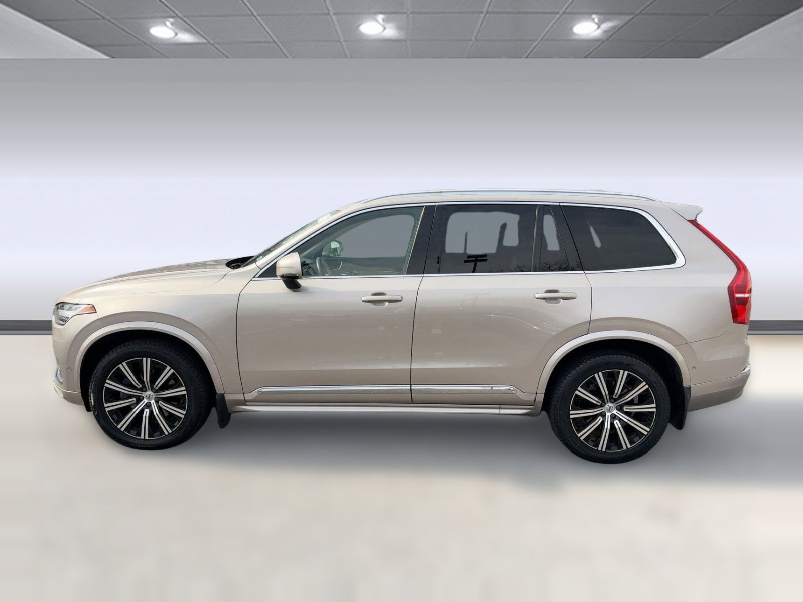 Certified 2023 Volvo XC90 B6 Plus w/ Protection Package image 2
