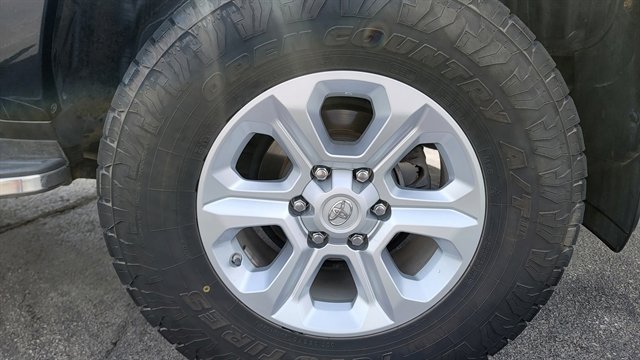 Used 2018 Toyota 4Runner SR5 image 19