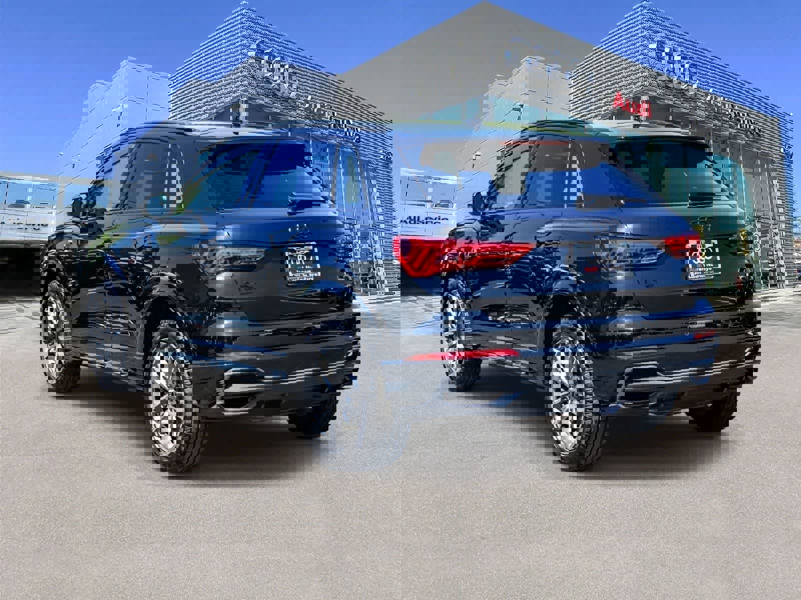 Used 2025 Audi Q3 2.0T Premium w/ Convenience Package image 2