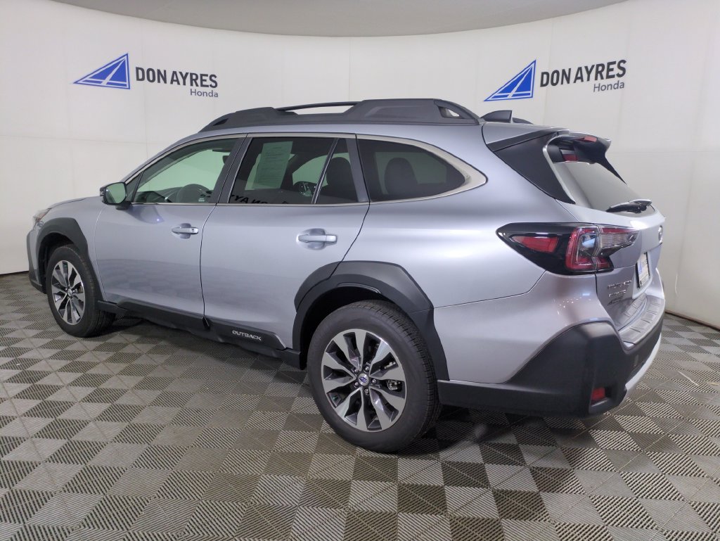 Used 2025 Subaru Outback Limited AWD/4WD image 3