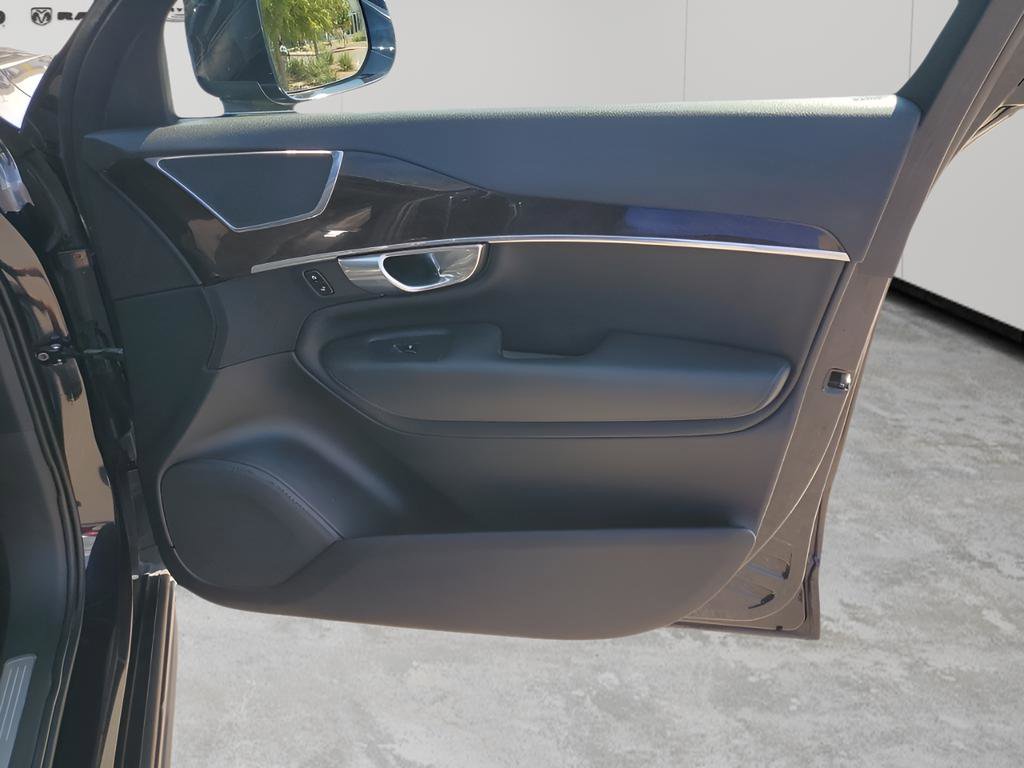 Used 2017 Volvo XC90 T5 Momentum w/ Vision Package image 12