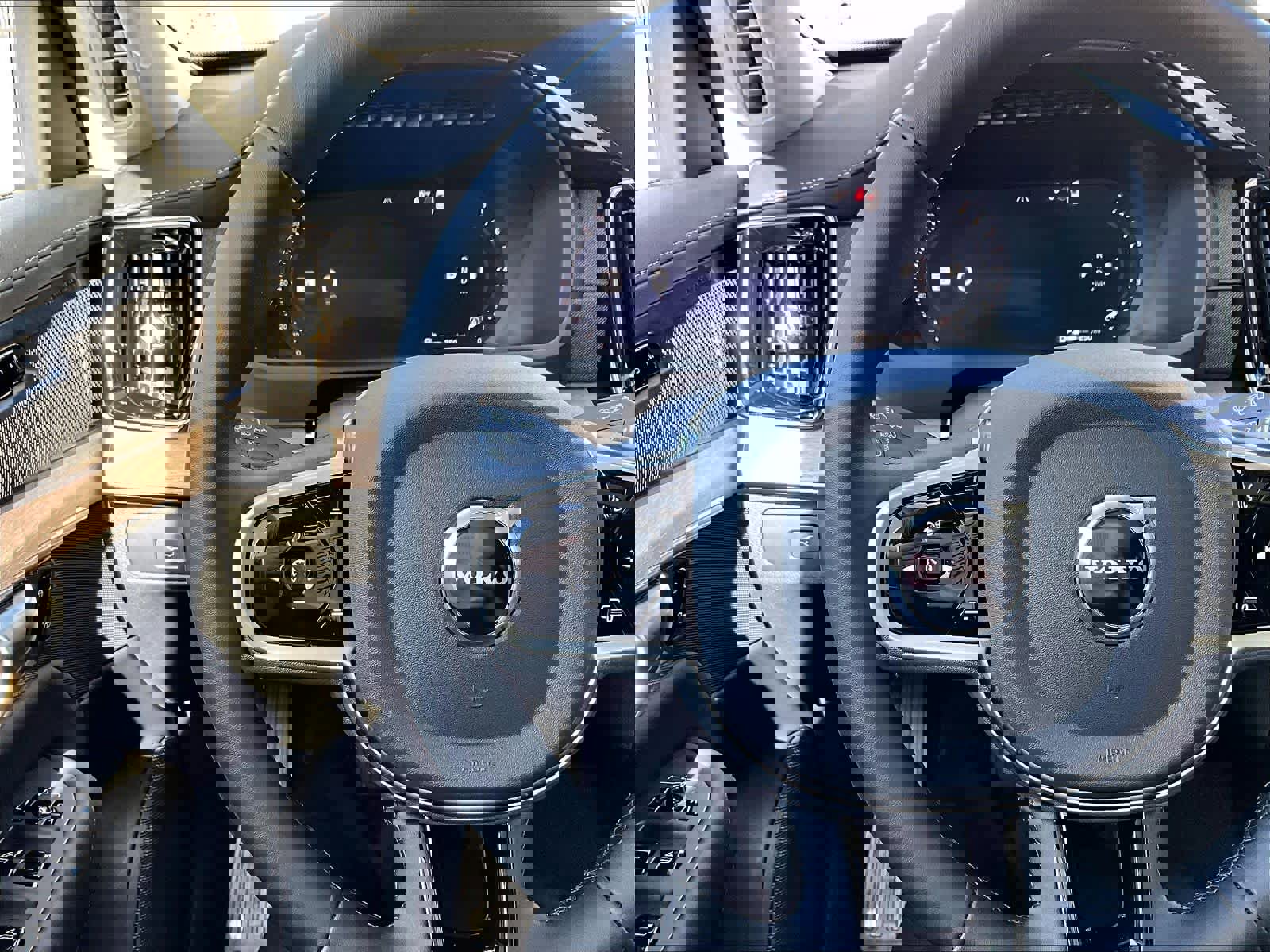 Used 2026 Volvo XC90 B6 Plus w/ Protection Package image 21