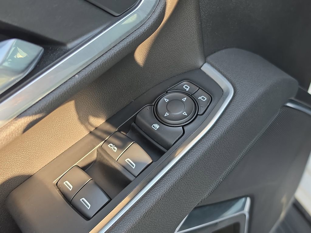 Used 2025 Chevrolet Silverado 2500 LT w/ Convenience Package image 13