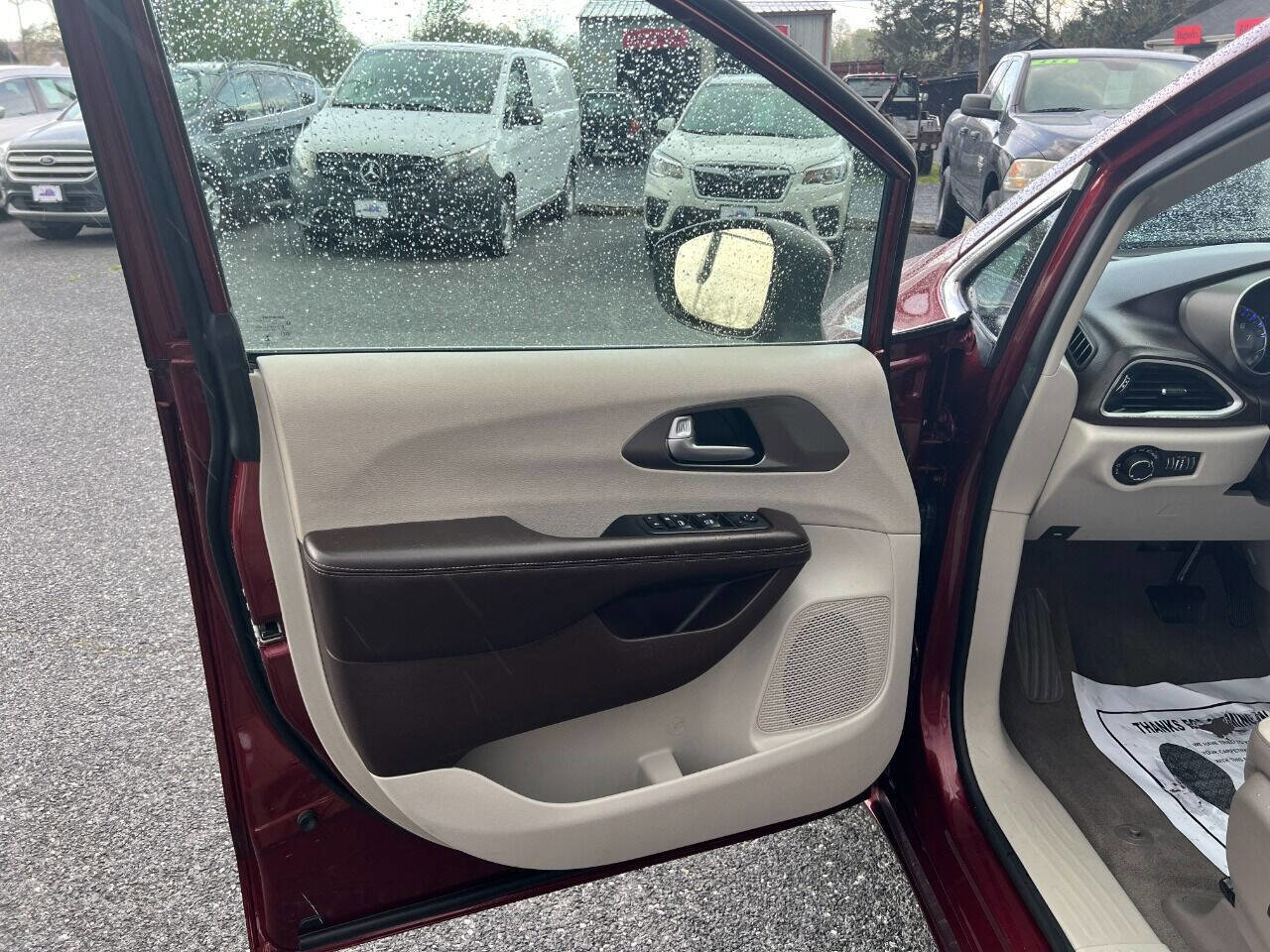 Used 2021 Chrysler Voyager Lxi image 5