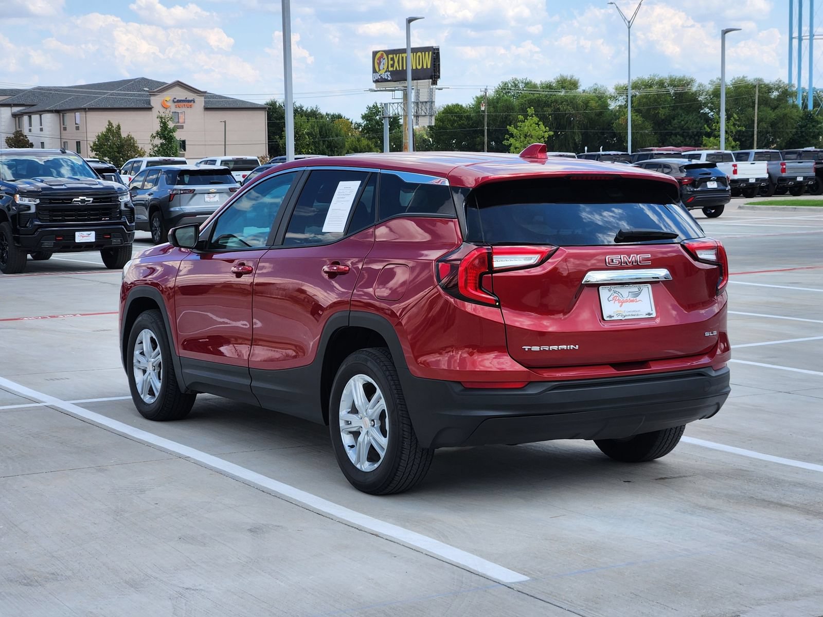 Used 2024 GMC Terrain SLE AWD/4WD image 4