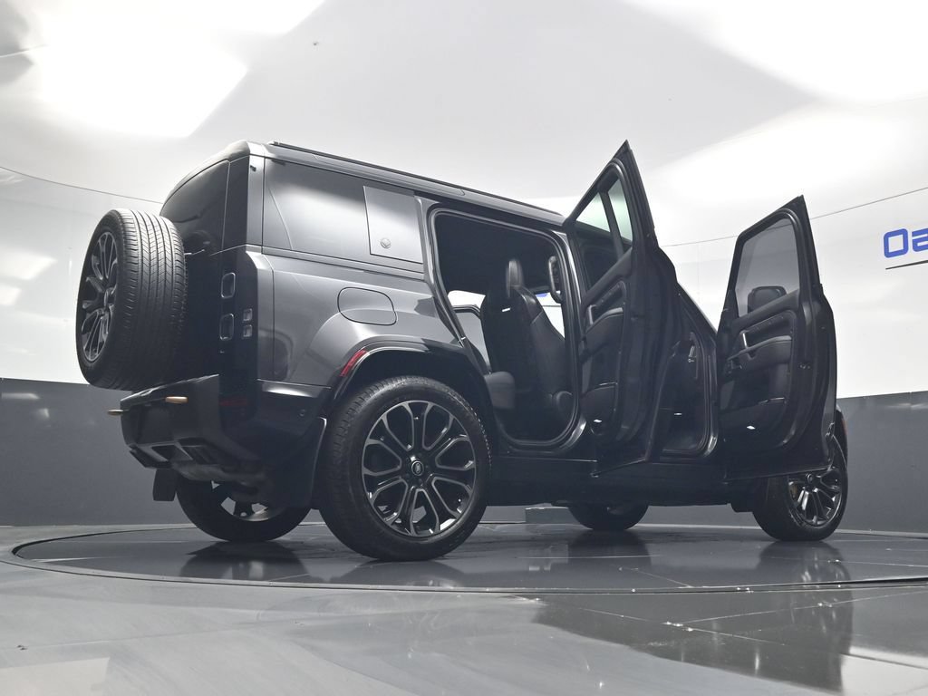 Used 2025 Land Rover Defender 110 AWD/4WD image 61