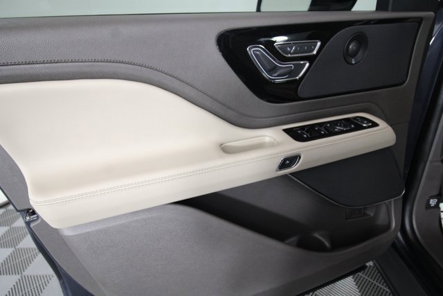 Used 2023 Lincoln Aviator Reserve w/ Equipment Group 201A image 10