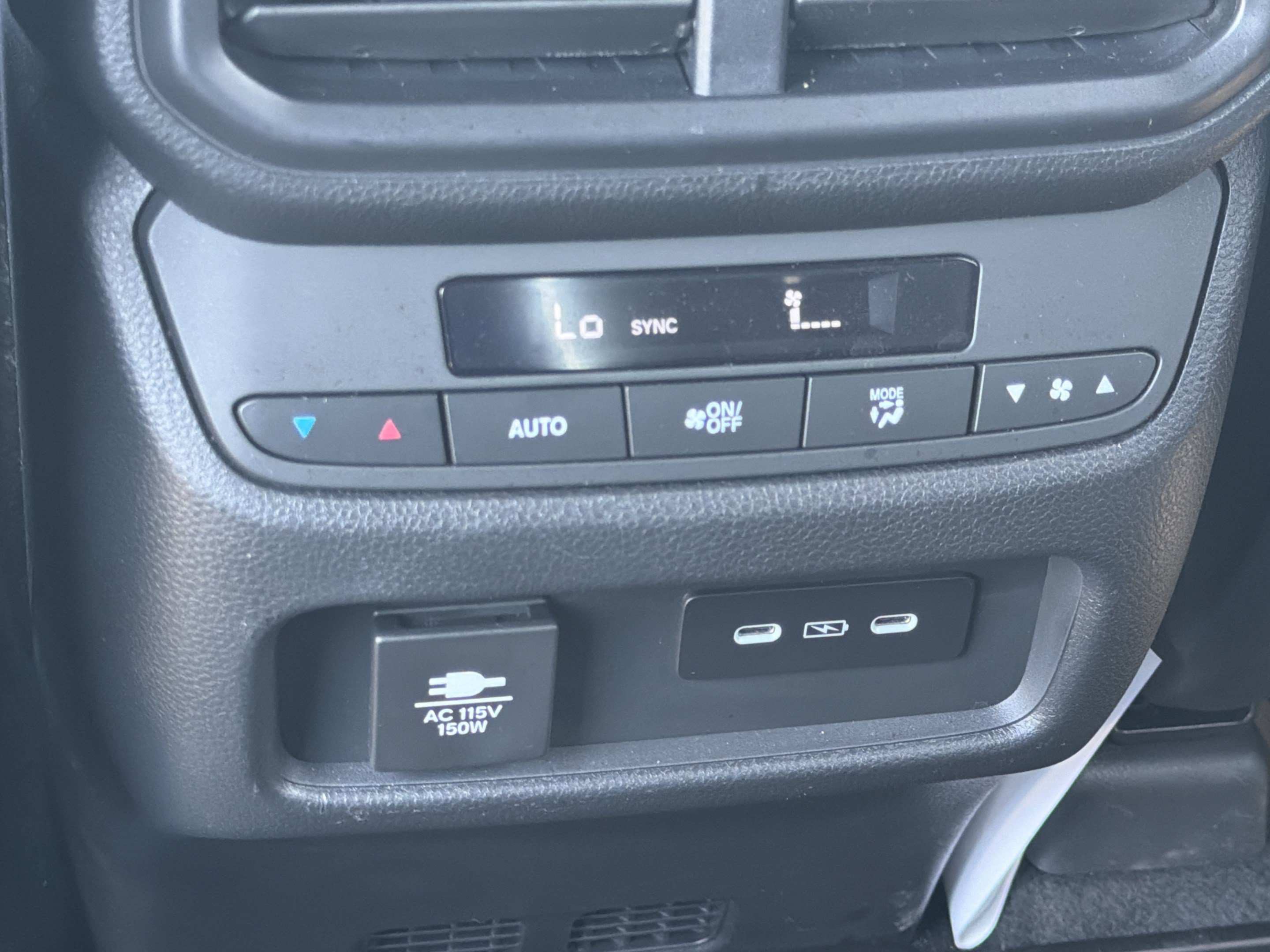 Used 2025 Honda Pilot TrailSport image 31