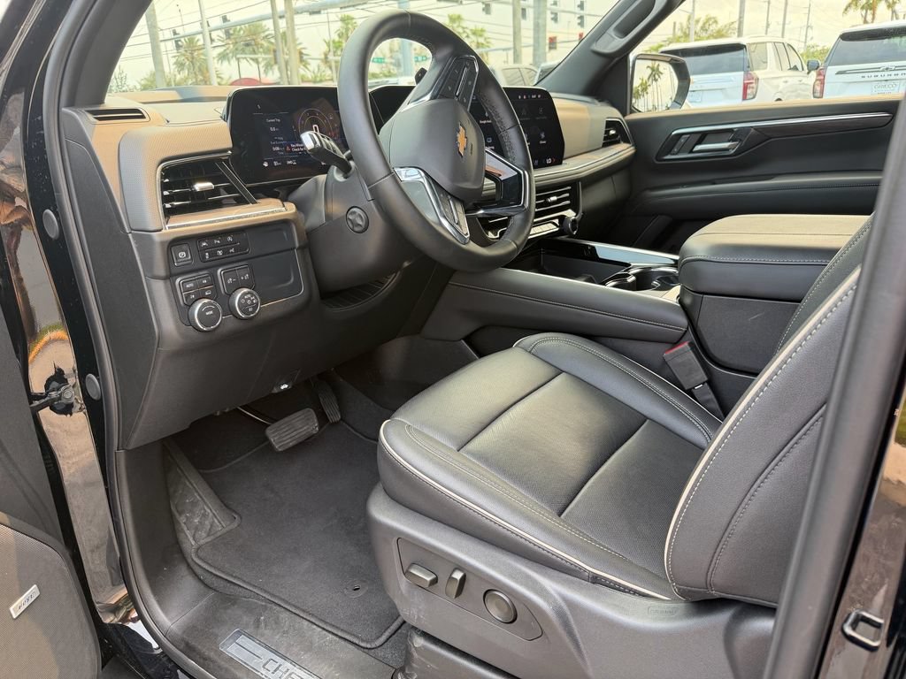 Used 2025 Chevrolet Suburban Premier AWD/4WD image 13