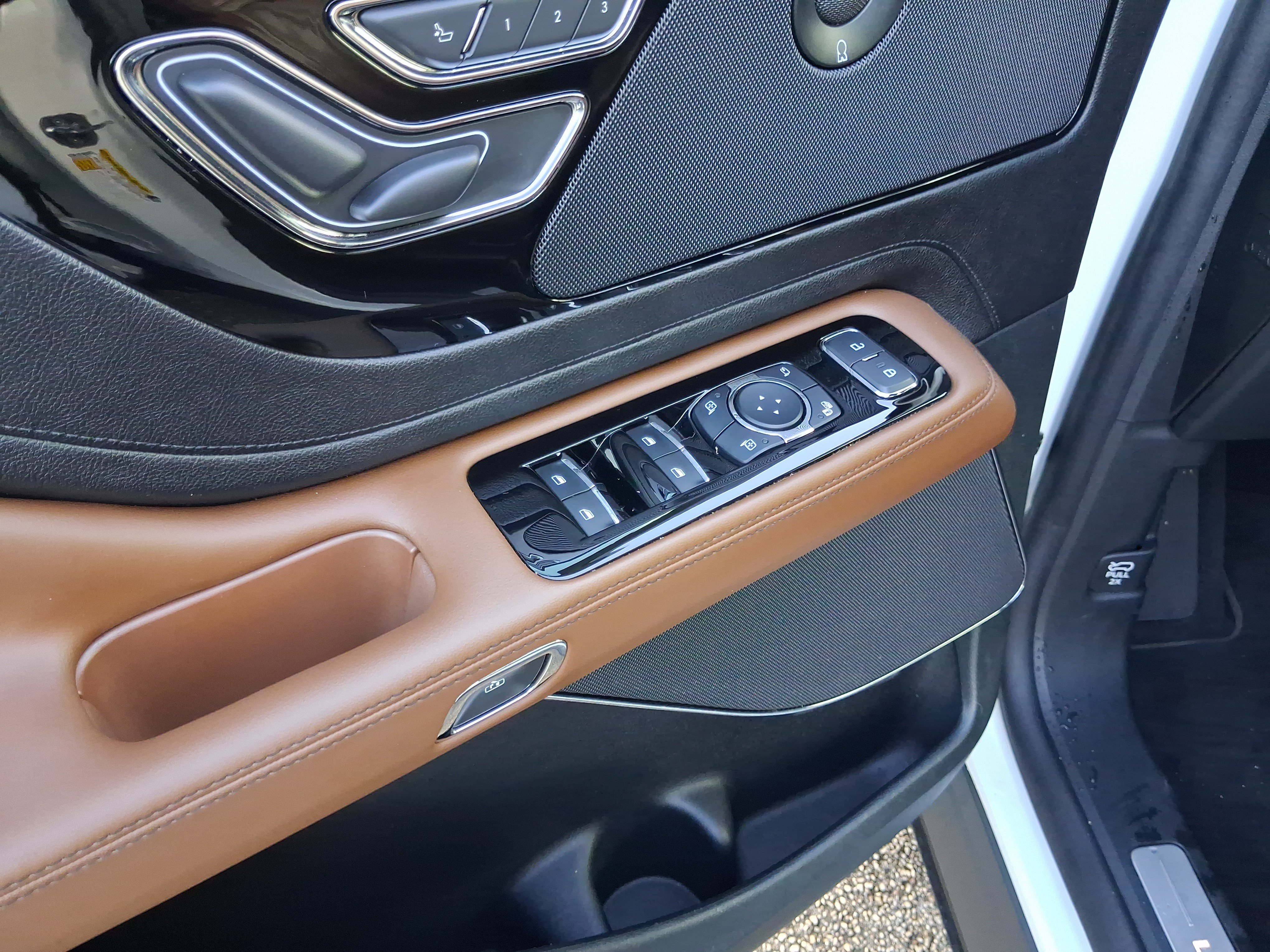 Certified 2024 Lincoln Aviator Reserve w/ Elements Package Plus RWD image 15