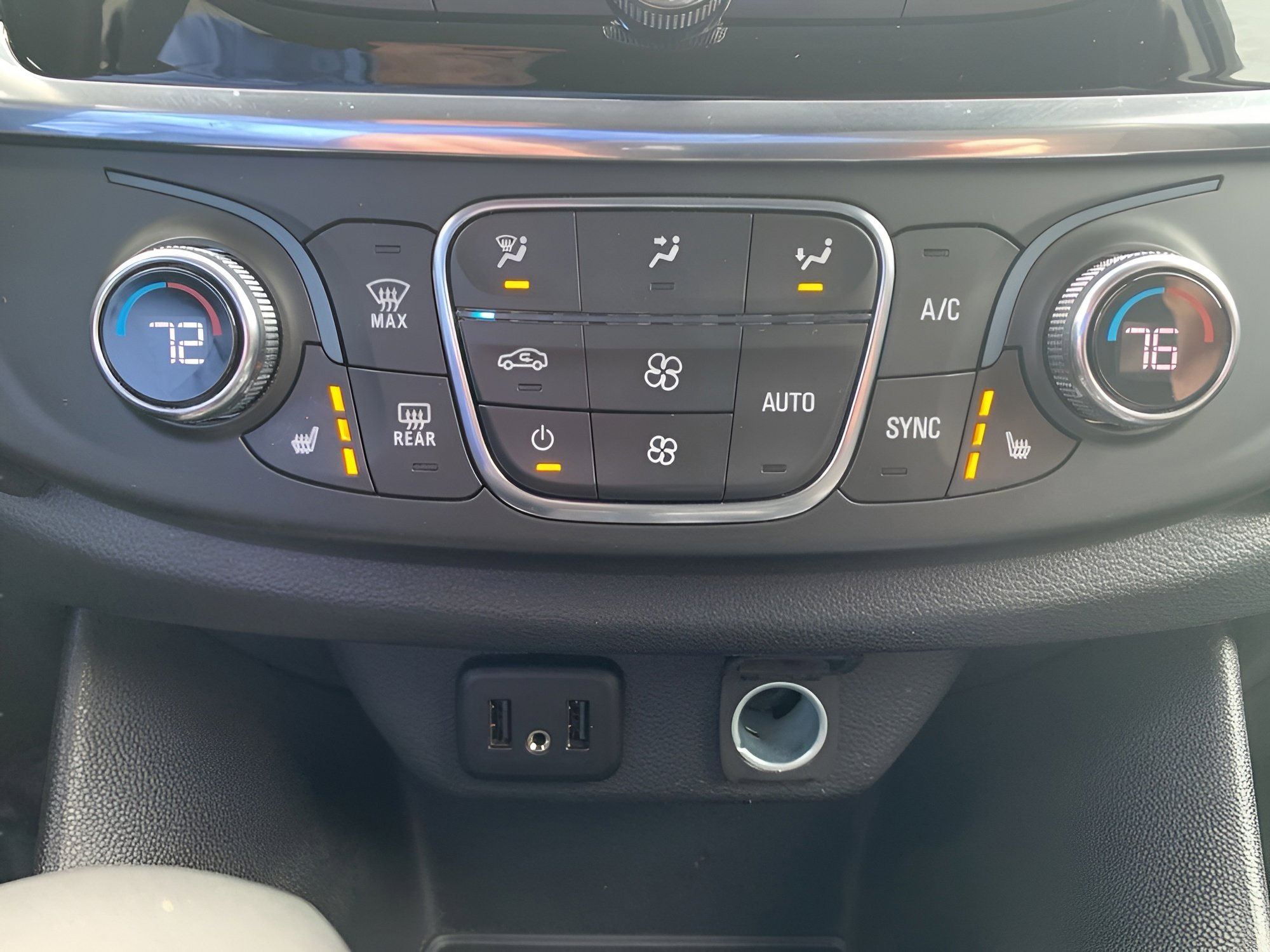 Used 2021 Chevrolet Traverse LT w/ LPO, Floor Liner Package image 12