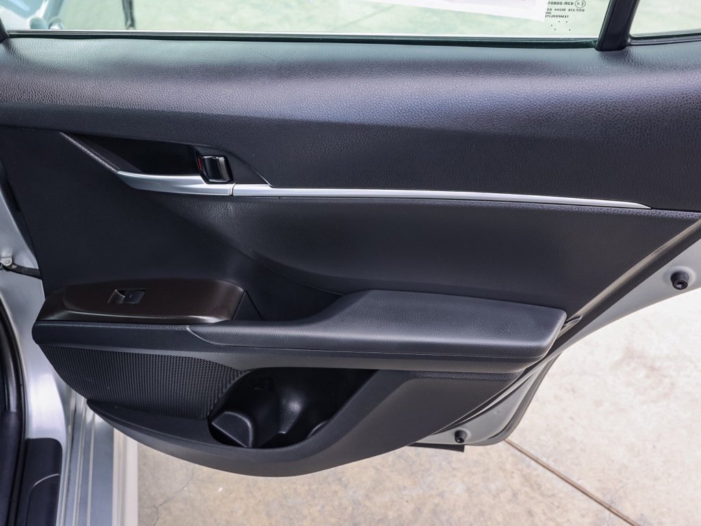 Used 2023 Toyota Camry SE image 18