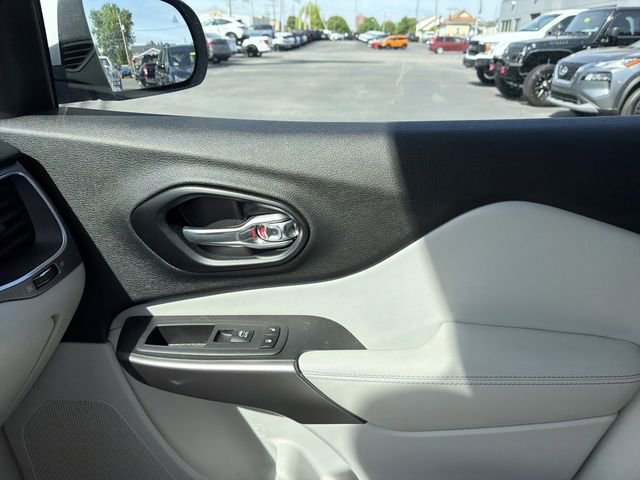 Used 2021 Jeep Cherokee Latitude Plus AWD/4WD image 24