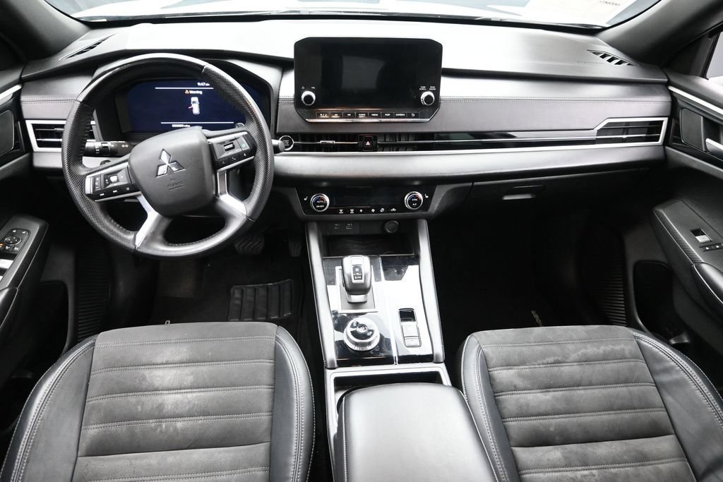 Used 2023 Mitsubishi Outlander SE FWD image 15