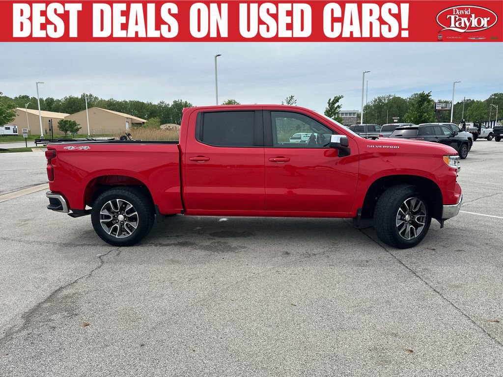 Used 2022 Chevrolet Silverado 1500 LT AWD/4WD image 2