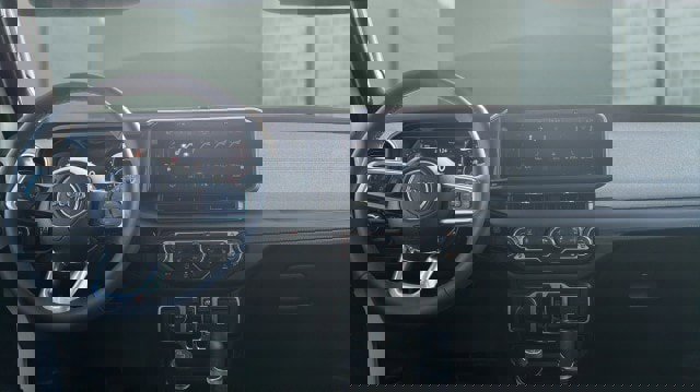 Used 2025 Jeep Wrangler Sahara image 19