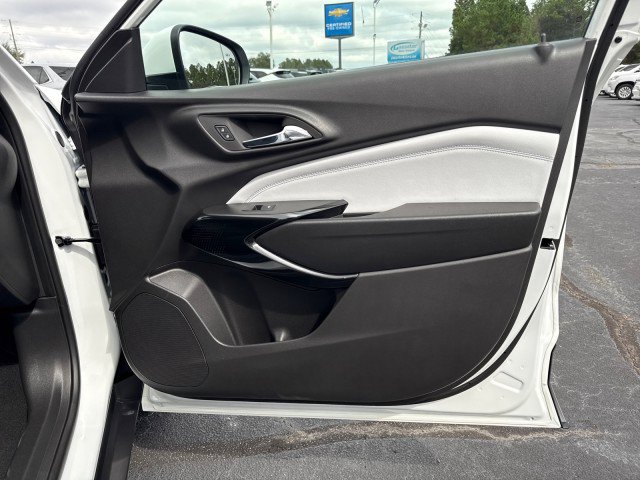 New 2025 Chevrolet Trax LT w/ Driver Confidence Package image 13