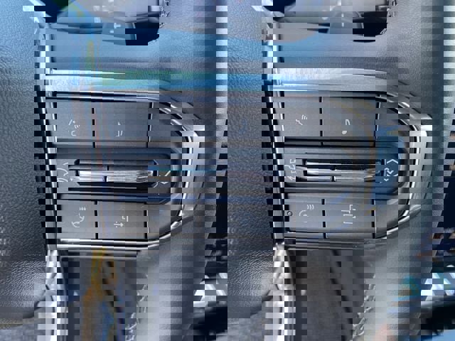 Used 2025 GMC Yukon Denali w/ Advanced Technology Package image 32