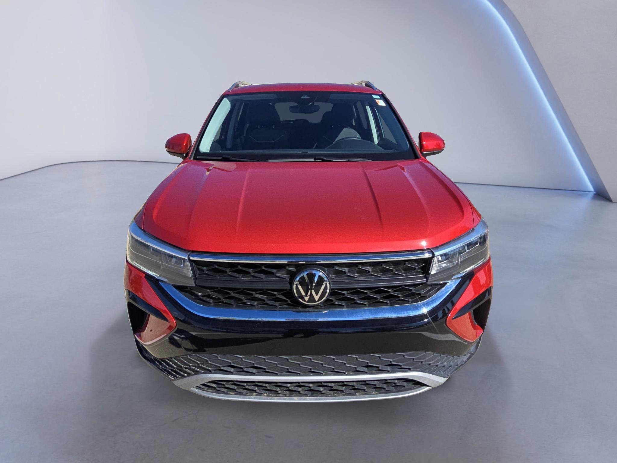 Used 2024 Volkswagen Taos SE w/ Panoramic Sunroof Package AWD/4WD image 9