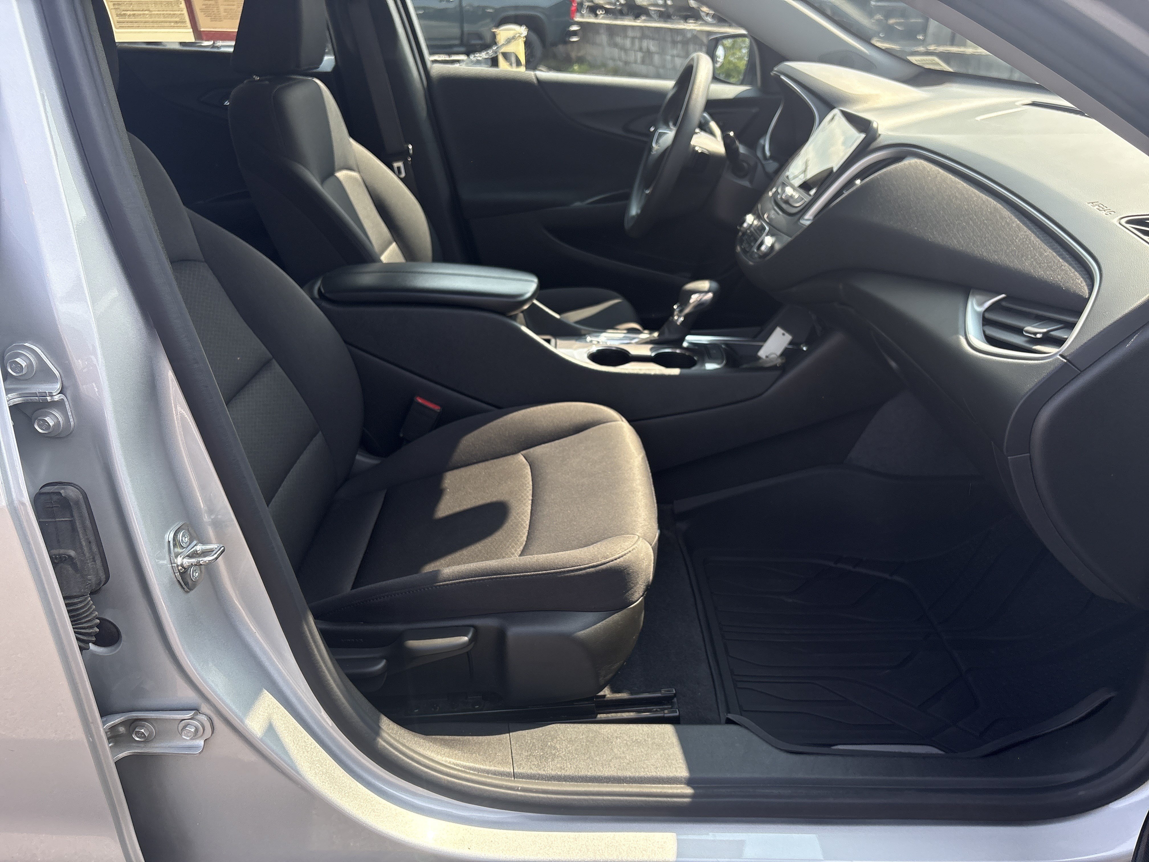 Used 2022 Chevrolet Malibu LT FWD image 31