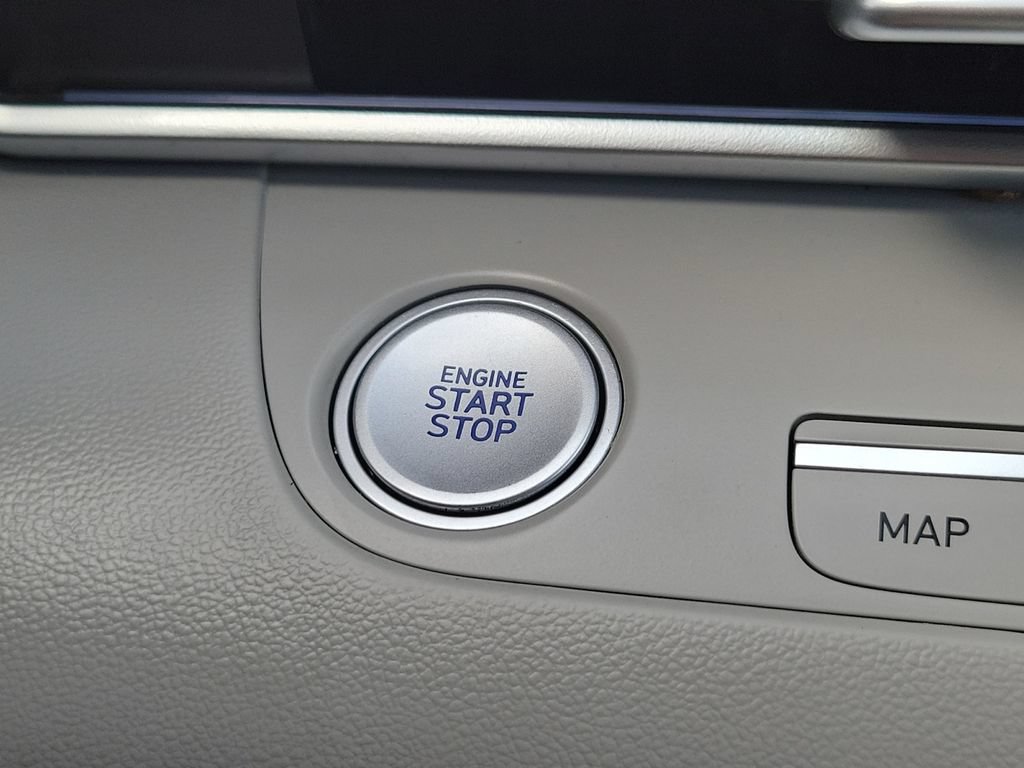 Used 2024 Hyundai Elantra Limited FWD image 18