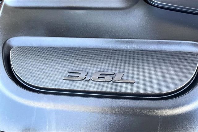Used 2023 Chrysler Pacifica Touring-L FWD image 32