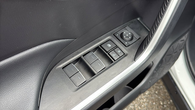 Used 2025 Toyota RAV4 XLE AWD/4WD image 18