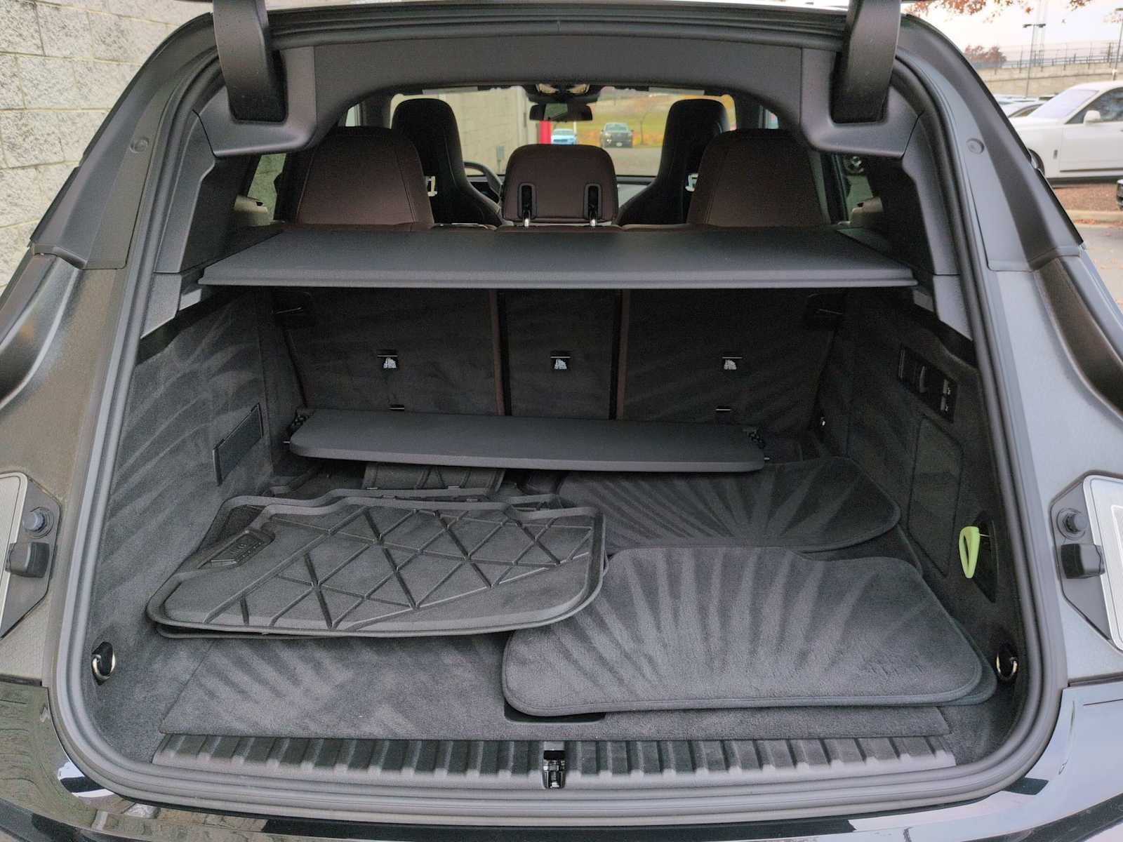 Certified 2025 BMW iX xDrive50 w/ Premium Package image 36