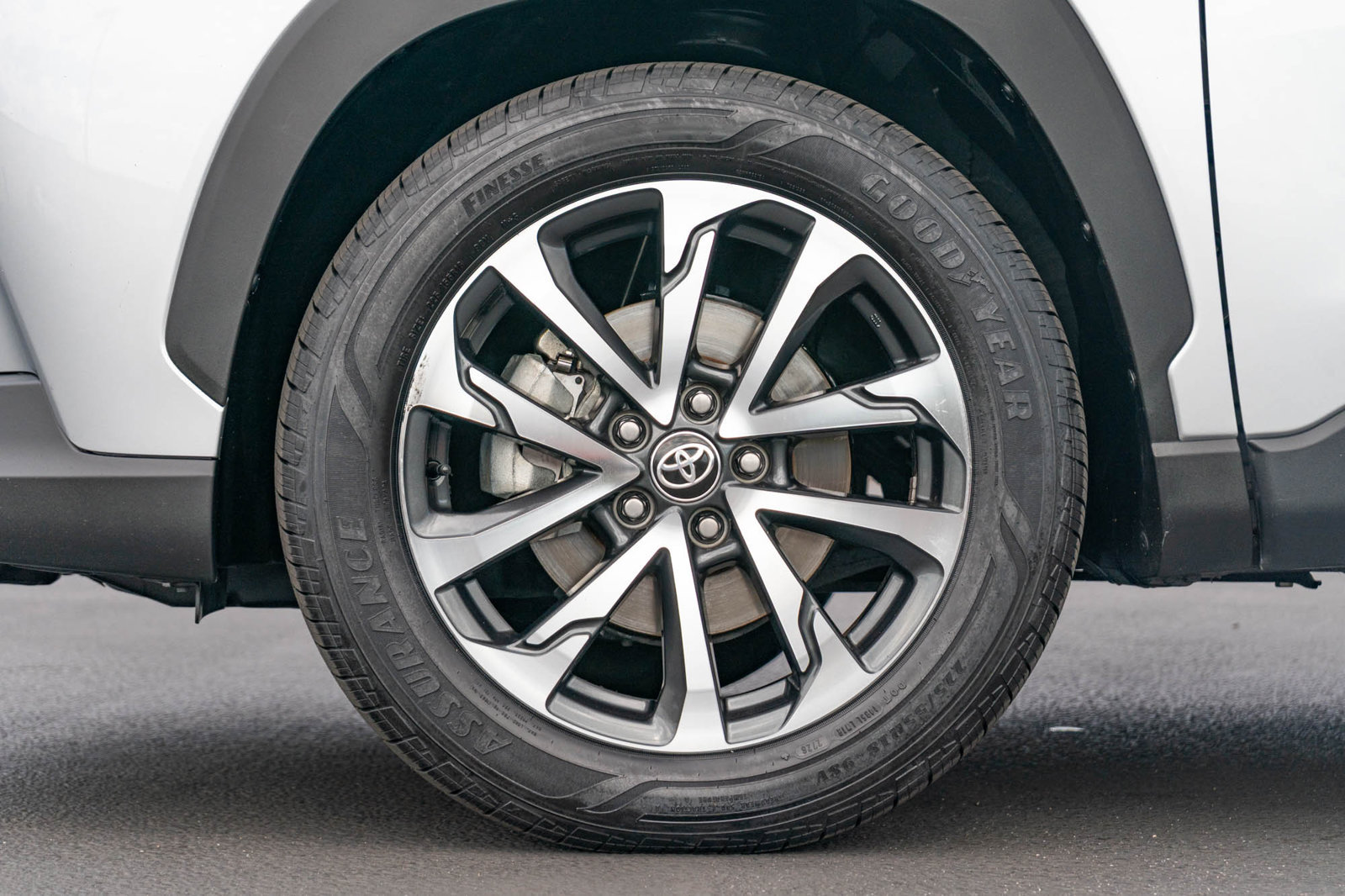 Certified 2025 Toyota Corolla Cross XLE FWD image 5