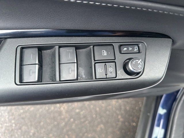 Used 2024 Toyota Venza LE AWD/4WD image 11