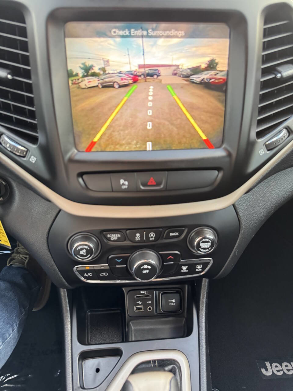 Used 2017 Jeep Cherokee Latitude w/ Safety/Convenience Group image 31
